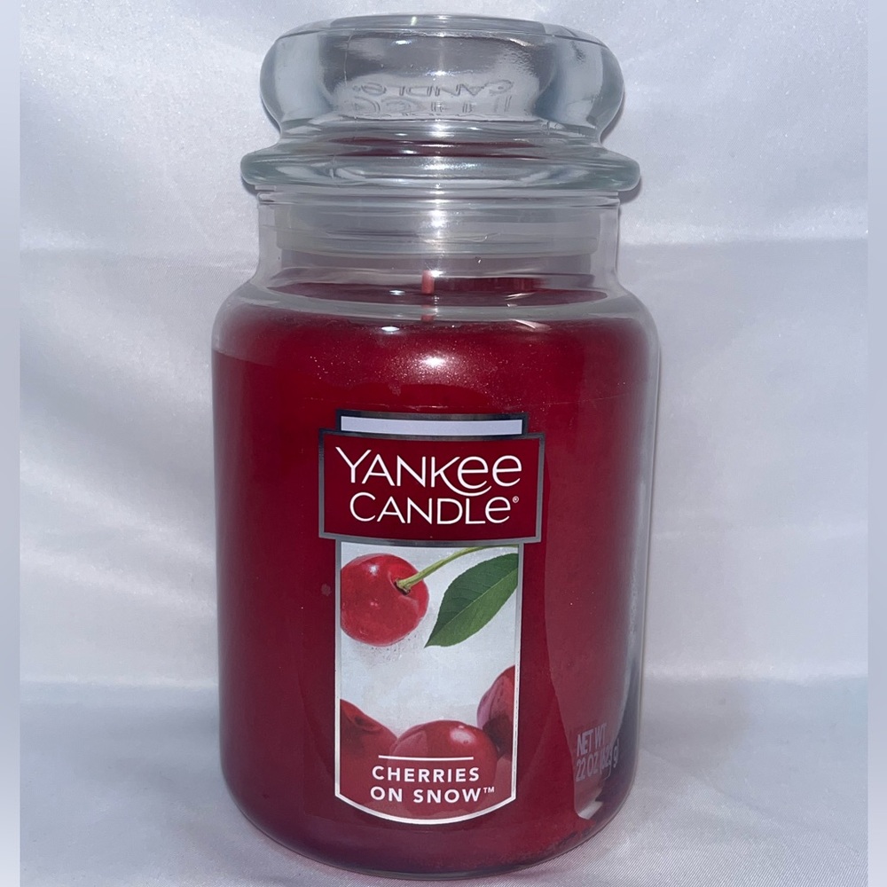 *Discontinued* Yankee Candle Cherries On Snow. - Picture 1 of 3